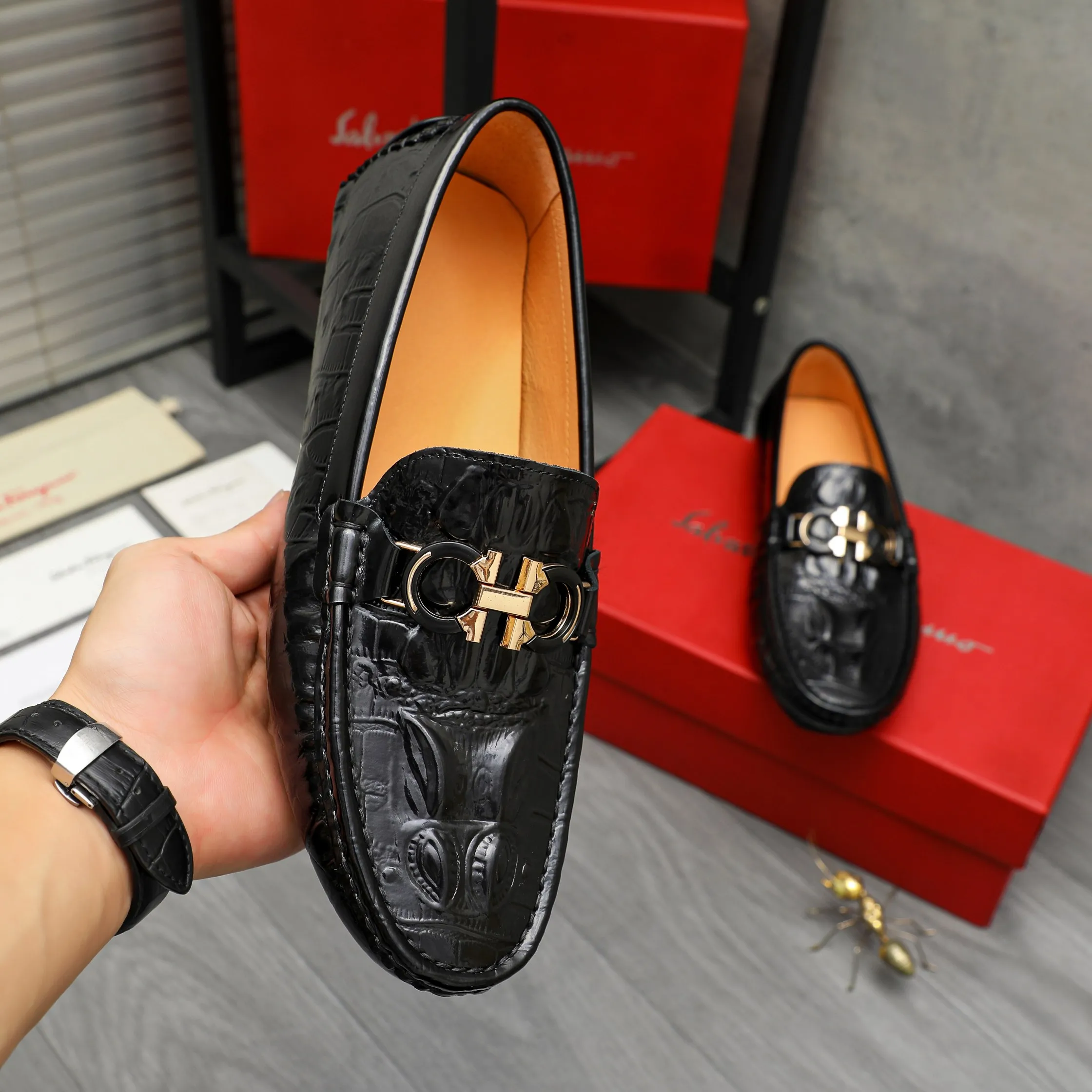 Men's shoes 💰380 Product trademark: Ferragamo "Ferragamo" casual slip-on shoes Regular size: 38-45 (45 is custom-made and non-returnable) Product materials: Selected high-quality embossed cowhide upper, pigskin lining, rubber outsole